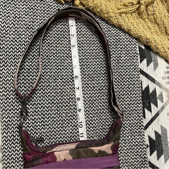 Lug Camo Berry Skipper Crossbody Bag NWT! - Picture 11 of 12